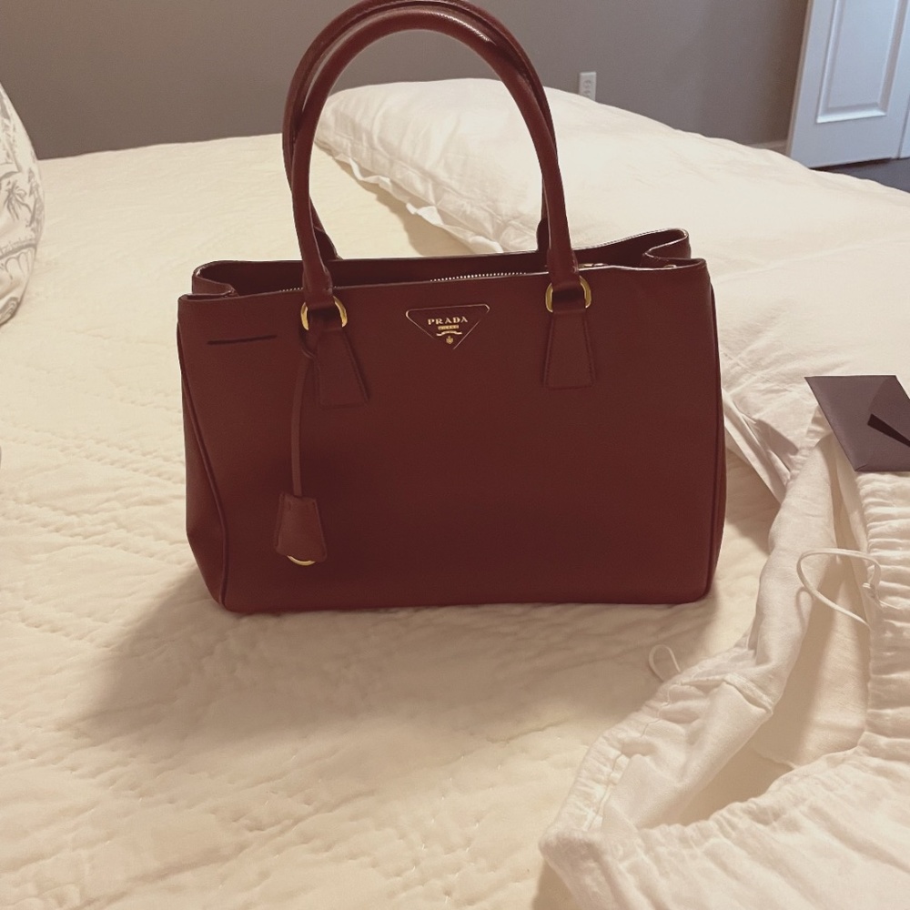 CERISE SAFFIANO LUX PRADA